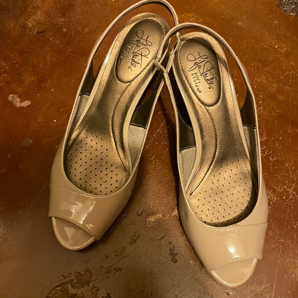 Life stride tan heels size 9.5